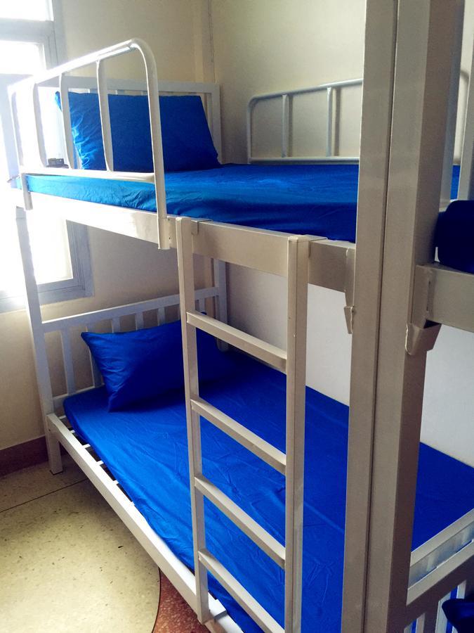Small Elephant Hostel Бангкок Экстерьер фото