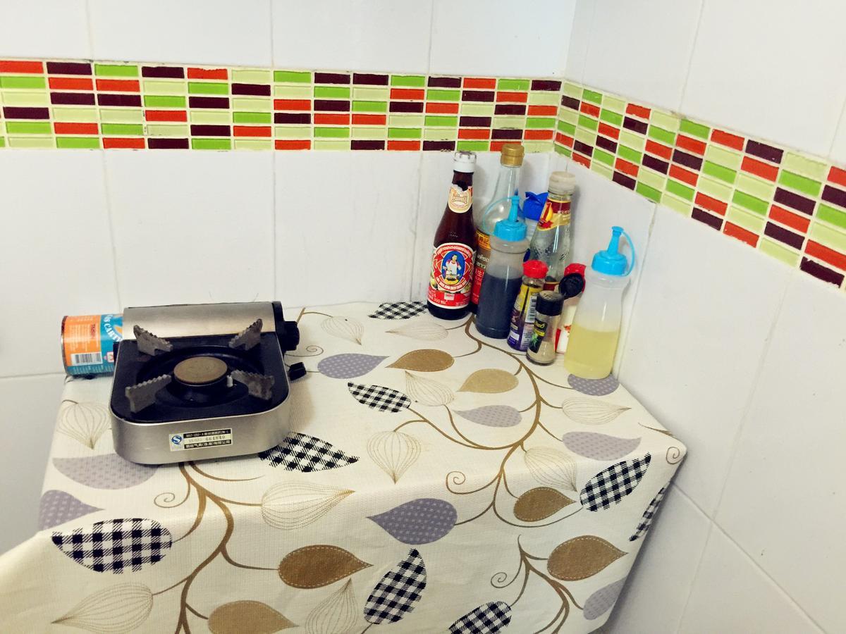 Small Elephant Hostel Бангкок Экстерьер фото