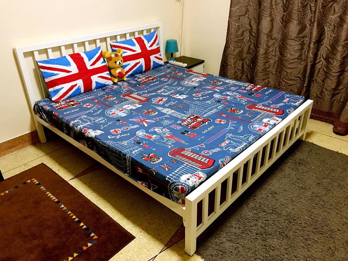 Small Elephant Hostel Бангкок Экстерьер фото